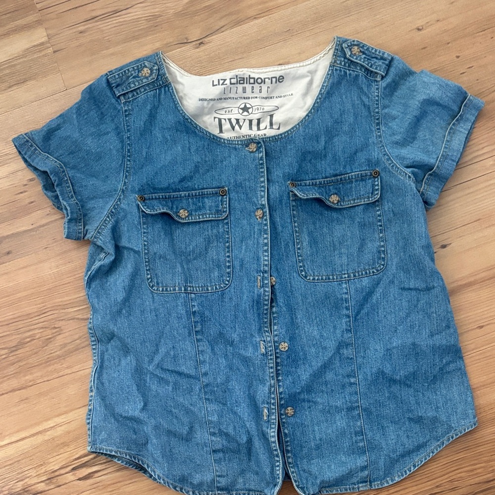Liz Claiborne vintage women’s Blue Denim Short-Sleeve Shirt 100% cotton